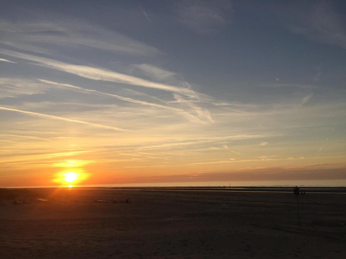 Appartement Op Het Strand, Enfin, Zo Goed Als... Koksijde Luaran gambar